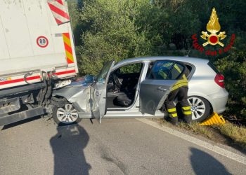 Alghero, scontro tra auto e camion: due feriti