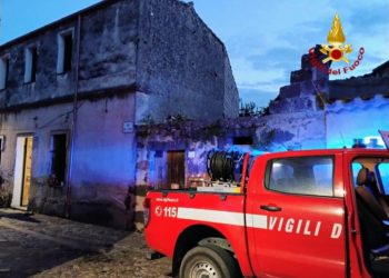 Paulilatino, incendio in casa: ricoverato un anziano