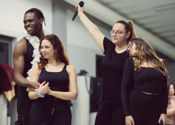 Bridgerton, la serie tv dei record al Massimo di Cagliari