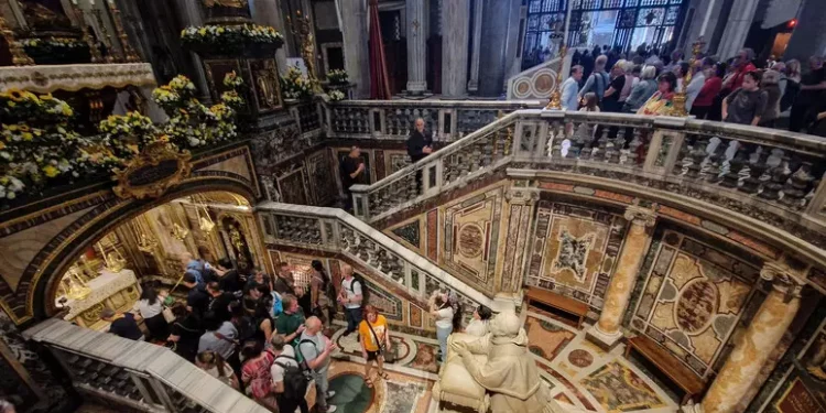 Da domenica 27 possibili le visite alla tomba del Papa