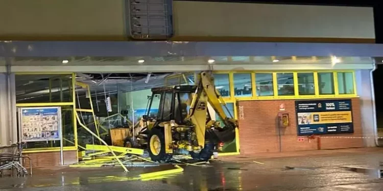 Fallisce assalto notturno con una ruspa all’Eurospin di Siligo