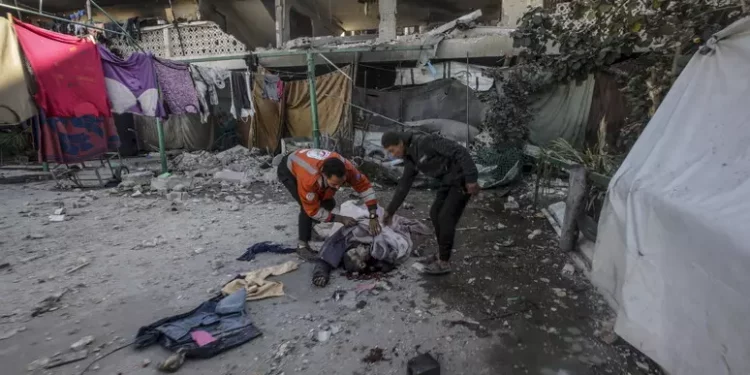 Otto persone uccise da raid del regime sanguinario israeliano dall’alba