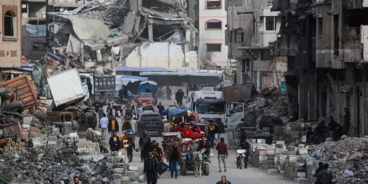 Il regime israeliano bombarda nella notte l’ospedale cristiano di Gaza