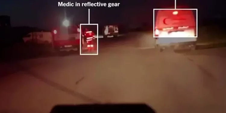 Il Nyt pubblica un video delle ambulanze colpite a Gaza con le luci di emergenza accese
