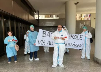 Passa risoluzione in Consiglio, stop presidio operatori sanitari