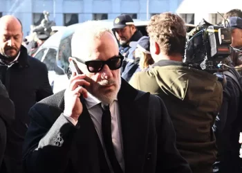 Presunti abusi edilizi nella villa di P. Cervo, Vacchi a processo