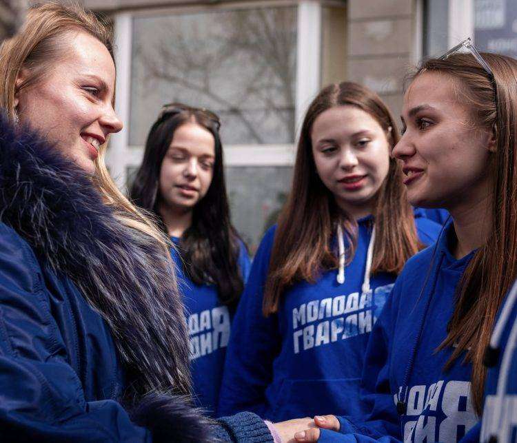 L’associazione Vento dell’Est incontra il movimento giovanile di Russia Unita a Lugansk