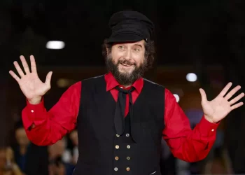 Vinicio Capossela in concerto a Rocce Rosse Blues il 3 agosto