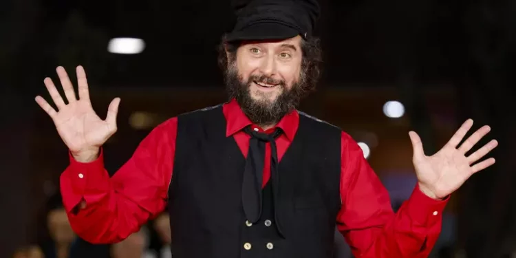 Vinicio Capossela in concerto a Rocce Rosse Blues il 3 agosto