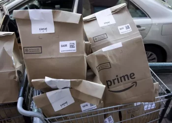 Sindacati, venerdì 18 aprile sciopero di addetti alle consegne per Amazon