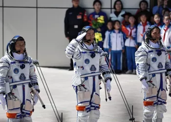 La Cina lancia la navicella spaziale Shenzhou-20