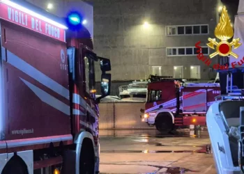 Rogo cantiere nautico Olbia spento dopo 17 ore, 40 yacht in fumo