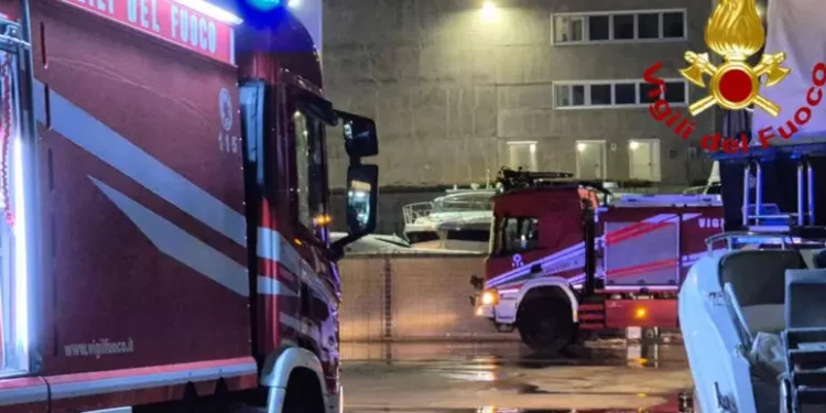 Rogo cantiere nautico Olbia spento dopo 17 ore, 40 yacht in fumo