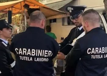 Nel bar-tabacchino due lavoratori in nero, blitz dei Carabinieri: attività sospesa