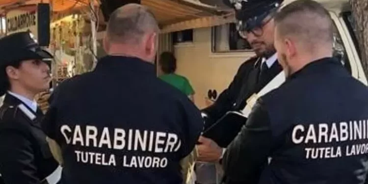 Nel bar-tabacchino due lavoratori in nero, blitz dei Carabinieri: attività sospesa