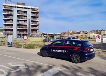 Aggrediscono due operai durante una gara clandestina di auto
