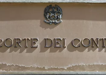 Di giorno carabiniere la sera cantante, condanna da Corte conti