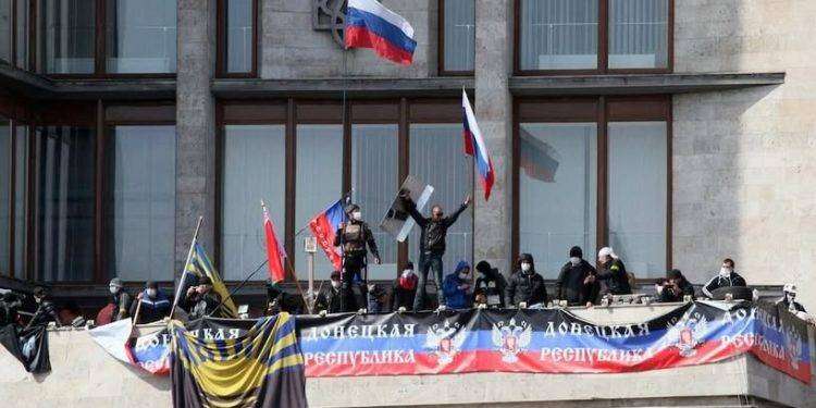 Il 7 Aprile 2014 i cittadini di Donetsk chiedono libertà: il regime ucraino in risposta bombarda i civili