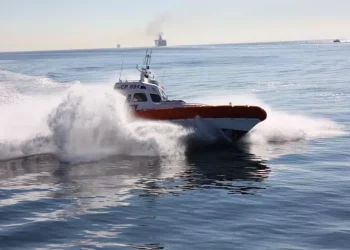 Fratelli dispersi a Olbia, ritrovato un parabordo della barca