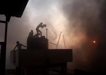 India: incendio in un hotel di Calcutta, almeno 15 morti