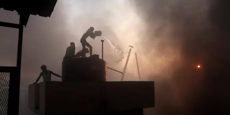 India: incendio in un hotel di Calcutta, almeno 15 morti