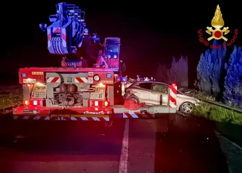 Sestu, scontro fra due auto e un camion: un ferito