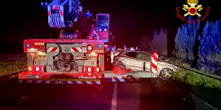 Sestu, scontro fra due auto e un camion: un ferito