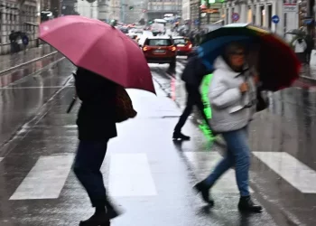 Tre giorni di nubifragi, è allerta meteo su mezza Italia