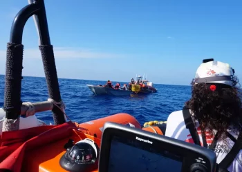 Alarm Phone, 90 migranti in pericolo nel Mediterraneo