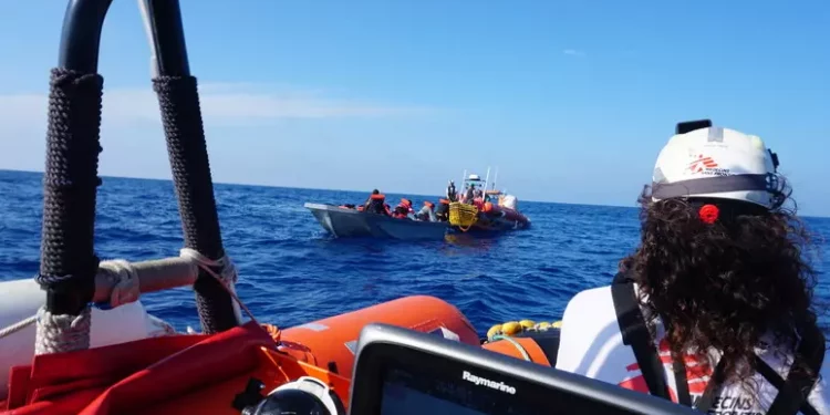 Alarm Phone, 90 migranti in pericolo nel Mediterraneo