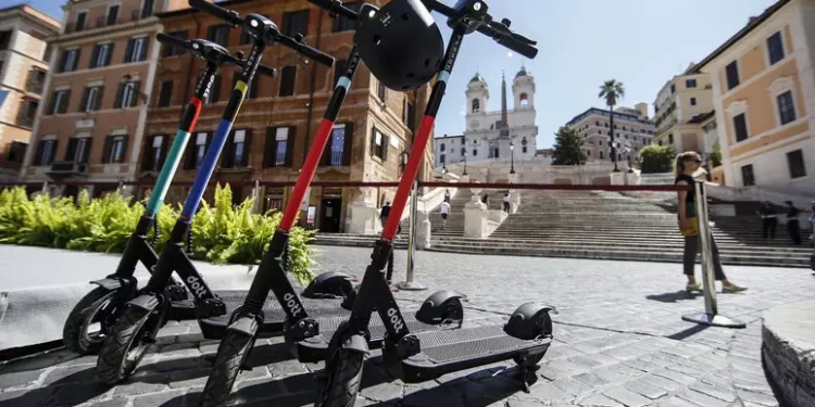 Via a Cagliari al nuovo servizio di monopattini a noleggio