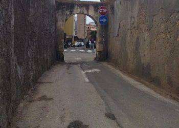 Cagliari, il portico Palabanda è da restaurare: stop alla circolazione