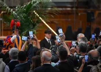 Superate le 50mila persone per l’omaggio al Papa