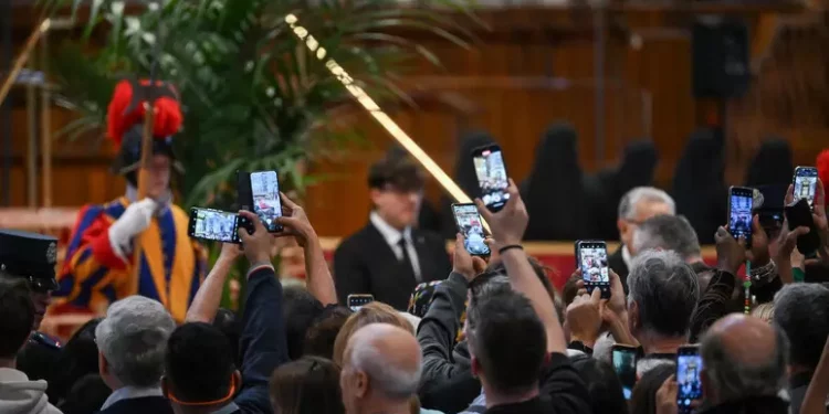 Superate le 50mila persone per l’omaggio al Papa