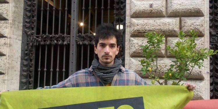 Ultima Generazione, scarti di verdura al Ministero dell’Agricoltura