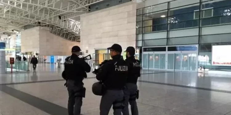 Tentano di lasciare la Sardegna con passaporti falsi, arrestati