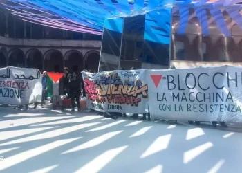 ProPal a Milano occupano spazio dove c’è installazione di Amazon