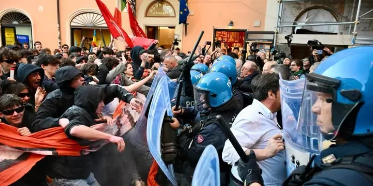 Sit in contro il decreto sicurezza, scontri a Roma