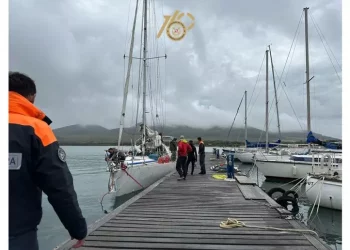 Barca incagliata rischia di affondare a Alghero, coppia in salvo