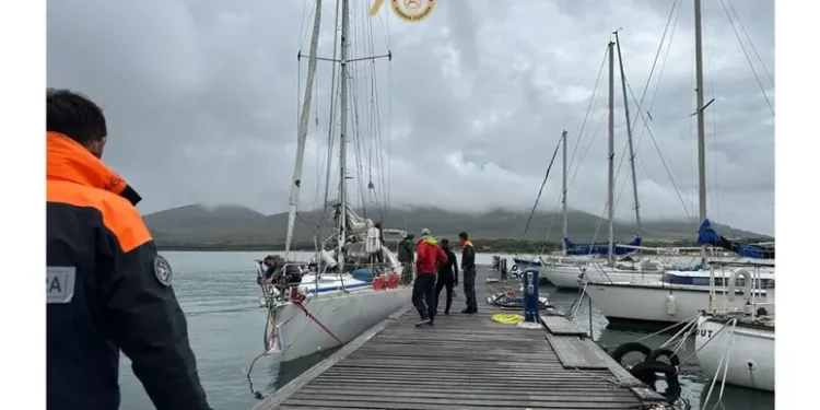 Barca incagliata rischia di affondare a Alghero, coppia in salvo