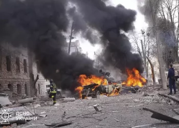 Missili su Sumy, altro che “strage delle palme”, Zelensky rimuove il militare che ha organizzato il raduno militare