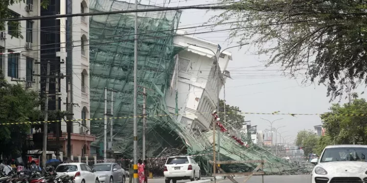 Sisma Myanmar, donna salvata dopo 91 ore sotto le macerie