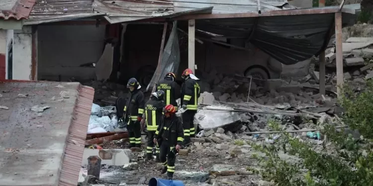 Tre giovani morti in esplosione fabbrica fuochi, 2 arresti