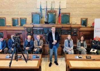 “I luoghi e le parole di Enrico Berlinguer”, a Cagliari la mostra sull’uomo, il politico, l’intellettuale