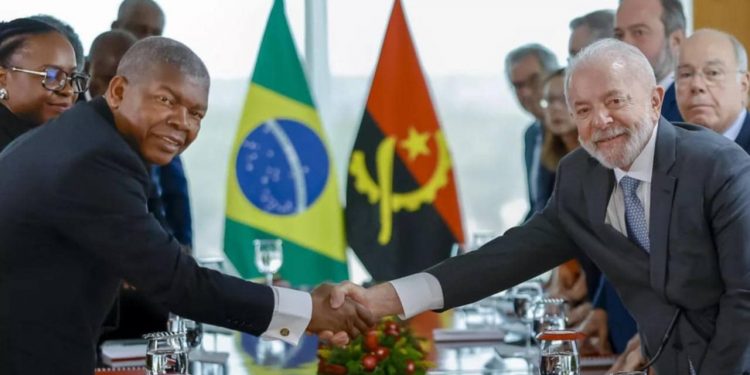Il presidente brasiliano invita l’omologo angolano a partecipare al vertice BRICS
