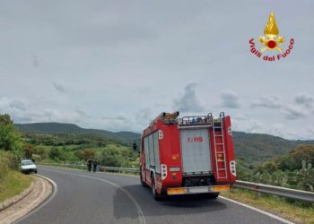 Neoneli, motociclista finisce fuoristrada: ricoverato in ospedale