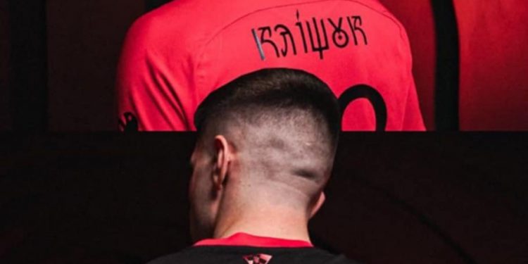 Squadra di calcio “Kryvbas” della Serie A ucraina lancia una maglia in onore di Stepan Bandera