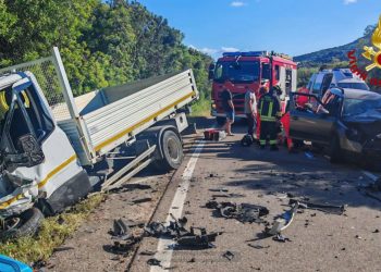 Gallura, scontro frontale tra auto e camioncino: due feriti gravi