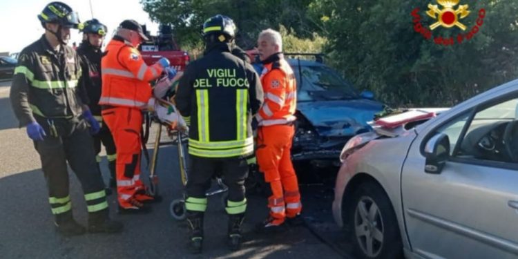 Scontro nella zona industriale di Scano di Montiferro: un ferito