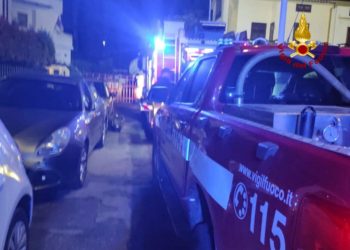 Paura a Cagliari, scoppia un incendio in una cantina